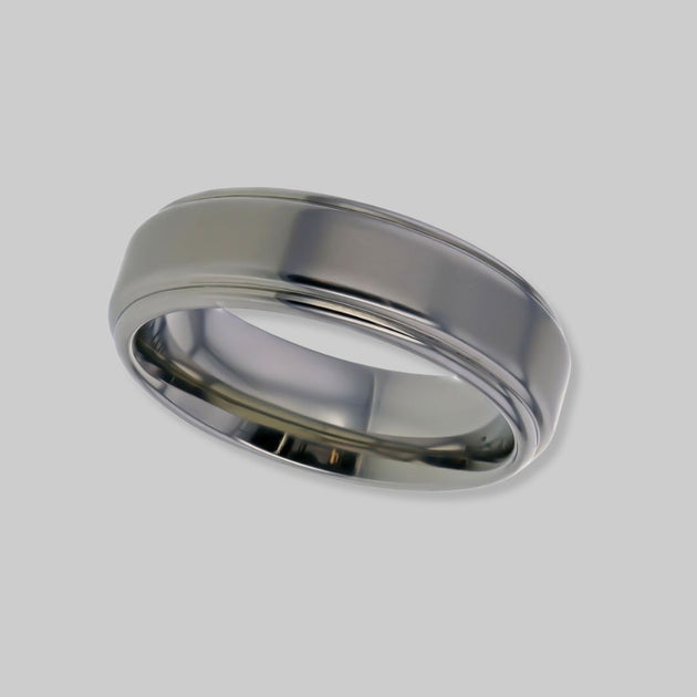 Titanium Ring With Stepped Shoulders – FANCI Fine Jewellery