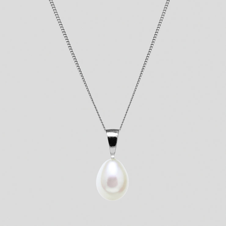 White 7.5-8mm teardrop cultured river pearl set in 9ct white or yellow gold with a diamond cut trace chain by FANCI bespoke fine jewellery