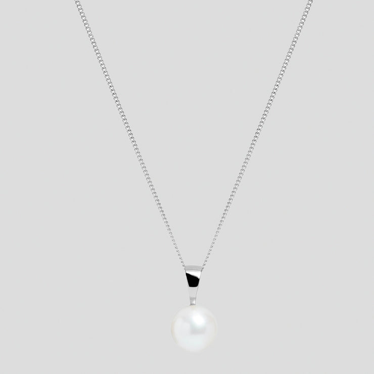 White 8-8.5mm cultured river pearl set in 9ct white or yellow gold with an 9ct white or yellow gold diamond cut trace chain by FANCI bespoke fine jewellery